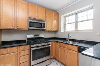 Discover Comfortable Living at Hampton Par... in Evanston, IL - Building Photo - Building Photo