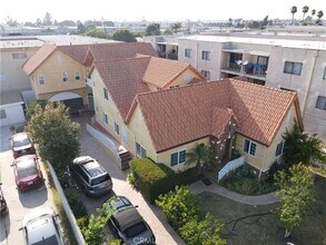 14105 Fonthill Ave in Hawthorne, CA - Building Photo - Building Photo