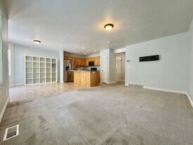 6712 Bonham Ln in Murray, UT - Building Photo