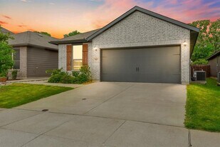 585 Concho St in Aubrey, TX - Building Photo