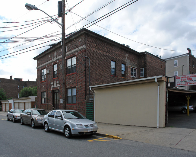 264-266 Elm St in Newark, NJ - Foto de edificio - Building Photo