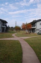 University Trails Prairie View Apartments in Hempstead, TX - Building Photo - Building Photo