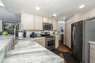805 North Bay Front in Newport Beach, CA - Building Photo - Building Photo