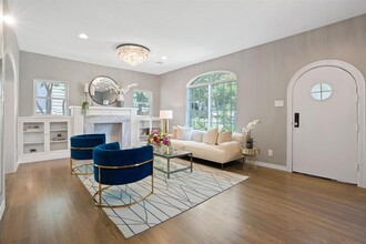 2110 Travis Heights Blvd in Austin, TX - Building Photo - Building Photo
