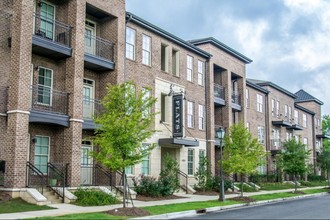 The Flats at Hampstead in Montgomery, AL - Building Photo - Building Photo