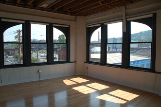 Brass Building Lofts in Pittsburgh, PA - Foto de edificio - Building Photo