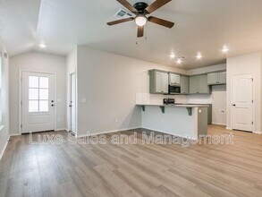 8011 NW 105th Terrace in Oklahoma City, OK - Building Photo - Building Photo