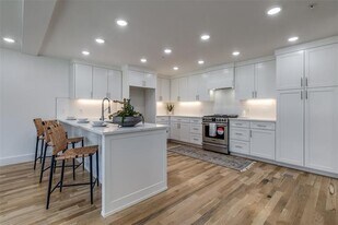 4701 San Jacinto St in Dallas, TX - Building Photo