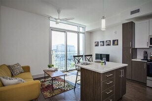 6800 Main St in Houston, TX - Building Photo