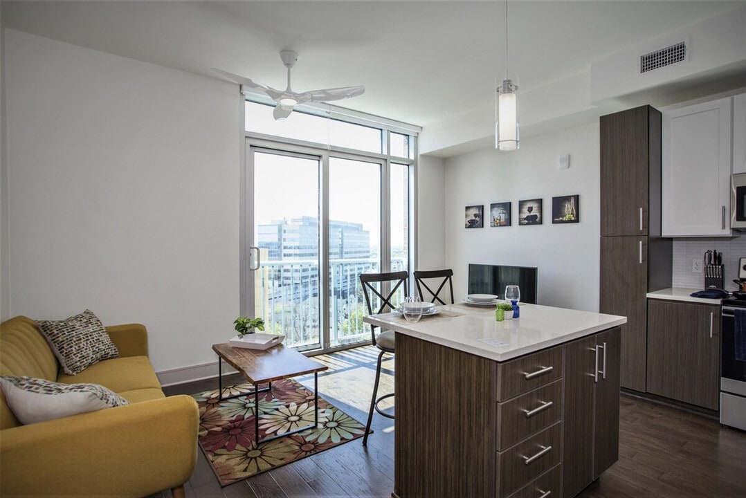 6800 Main St in Houston, TX - Building Photo