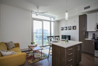 6800 Main St in Houston, TX - Building Photo - Building Photo