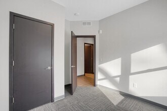 1129 SE 8th St in Minneapolis, MN - Building Photo - Building Photo