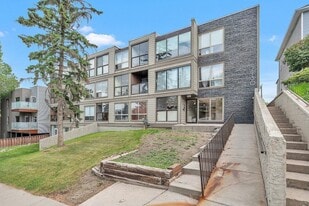 2130-2117 17 St SW in Calgary, AB - Building Photo