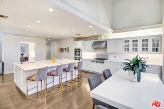 19500 Winifred St in Los Angeles, CA - Building Photo - Building Photo
