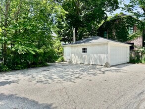 735 Deerfield Rd in Highland Park, IL - Building Photo - Building Photo
