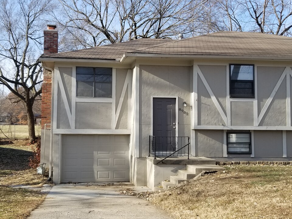 8902 Haskins St, Unit 8902 in Lenexa, KS - Foto de edificio