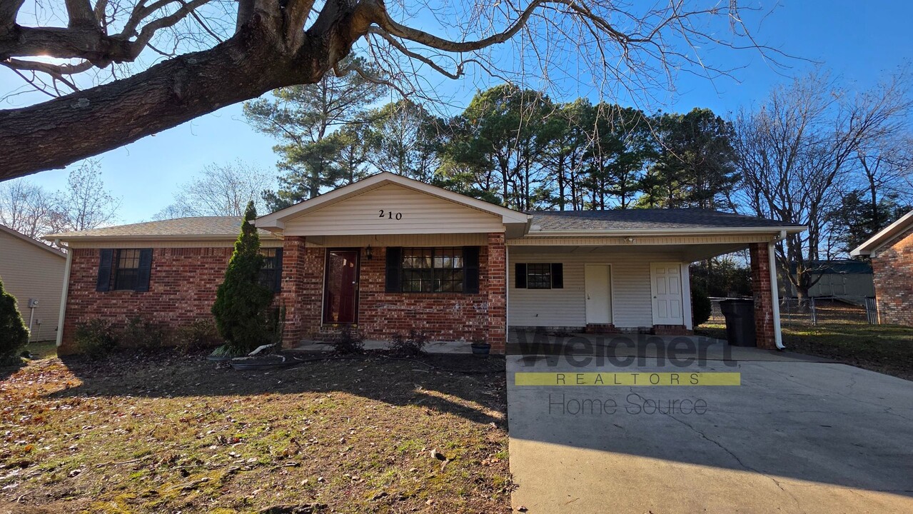 210 Tracy Ln in Paragould, AR - Foto de edificio