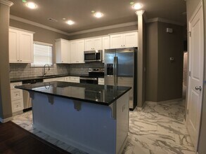 393 S Hill Ave in Fayetteville, AR - Building Photo - Building Photo