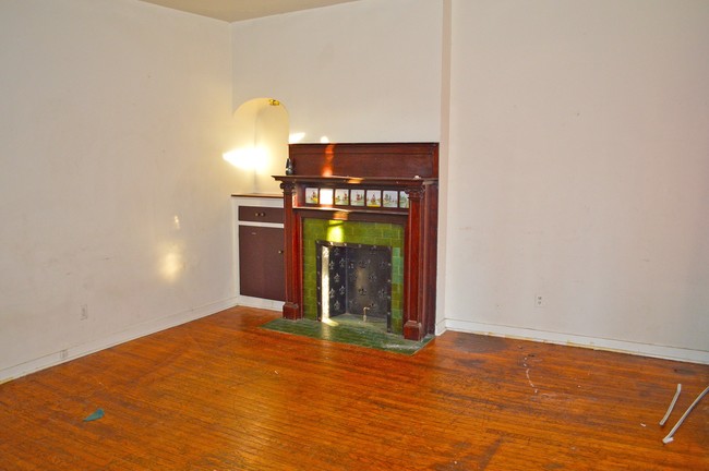 305 Front St in Brownsville, PA - Foto de edificio - Building Photo