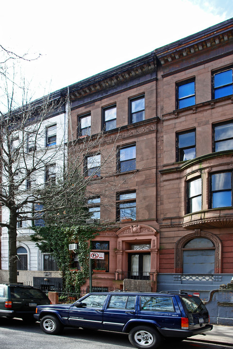 116 W 76th St in New York, NY - Building Photo