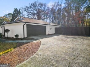 558 Kenwood Rd in Fayetteville, GA - Building Photo - Building Photo