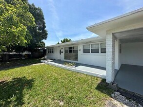 1037 Wyoming Ave in Fort Lauderdale, FL - Building Photo - Building Photo