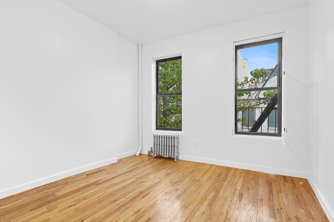 126 Elizabeth St in New York, NY - Building Photo - Building Photo