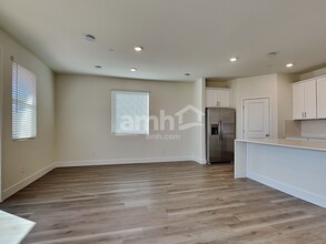 137 Nico Azalea Ln in Henderson, NV - Building Photo - Building Photo