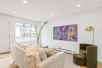 9841-74 74 Ave NW in Edmonton, AB - Building Photo - Building Photo
