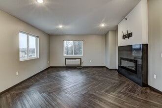 1000 N Hillcrest Pkwy in Altoona, WI - Building Photo - Building Photo