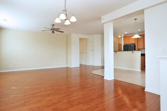 1359 Scarboro Rd in Schaumburg, IL - Building Photo - Building Photo