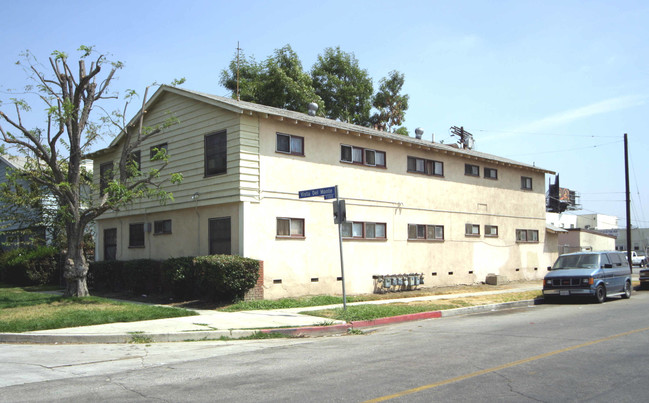 7302 Vista Del Monte Ave in Van Nuys, CA - Building Photo - Building Photo