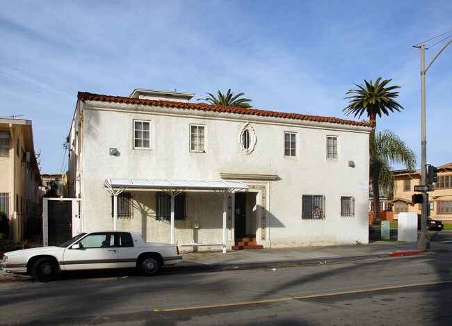 553 Cedar Ave in Long Beach, CA - Building Photo - Building Photo