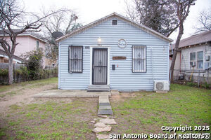 208 Parkview Dr in San Antonio, TX - Building Photo - Building Photo