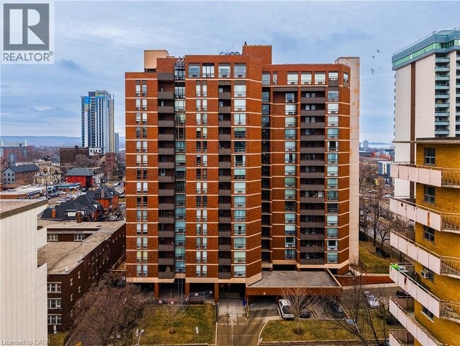 222 Jackson St W in Hamilton, ON - Building Photo - Building Photo