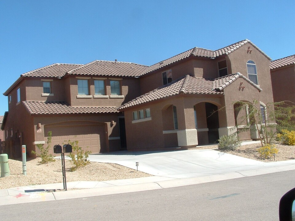 3680 W Scavenger Dr in Marana, AZ - Foto de edificio