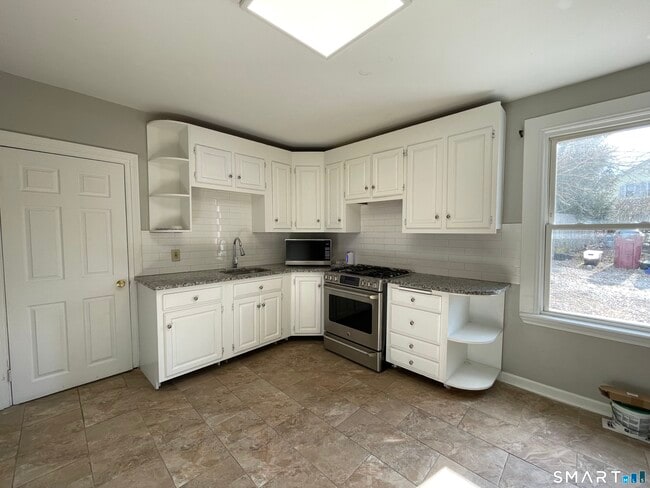 98 Carroll St in Naugatuck, CT - Building Photo - Building Photo