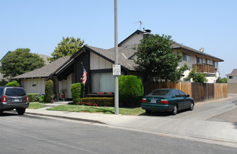 7331 Toulouse Dr in Huntington Beach, CA - Building Photo - Building Photo