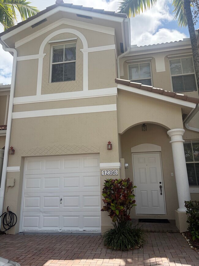 12398 SW 125th Ter in Miami, FL - Foto de edificio - Building Photo