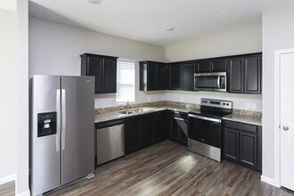 7015 London Fog Dr in Dallas, TX - Building Photo - Building Photo