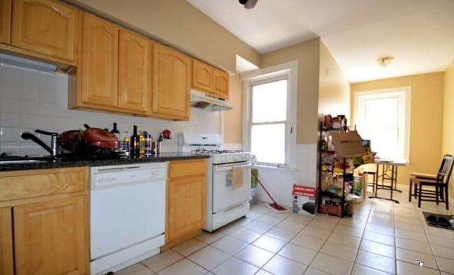 10 Strathmore Rd, Unit 2