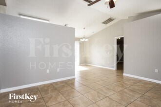 620 Robin Ln in Kissimmee, FL - Foto de edificio - Building Photo