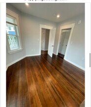 33 Raymond Ave, Unit 3 in Somerville, MA - Foto de edificio - Building Photo