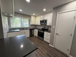 2521 Westchester Dr in Arlington, TX - Building Photo - Building Photo