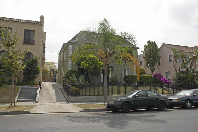 136 S Kenmore Ave in Los Angeles, CA - Building Photo - Building Photo