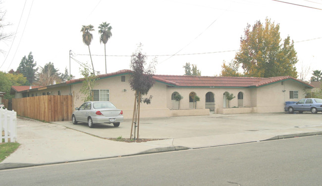 128-136 Starr Ave in Turlock, CA - Building Photo - Building Photo