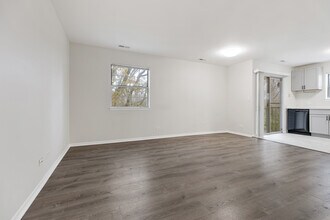 27 N Victoria Ln in Streamwood, IL - Building Photo - Building Photo