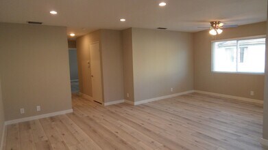 5485 E Willow Woods Ln in Anaheim, CA - Building Photo - Building Photo