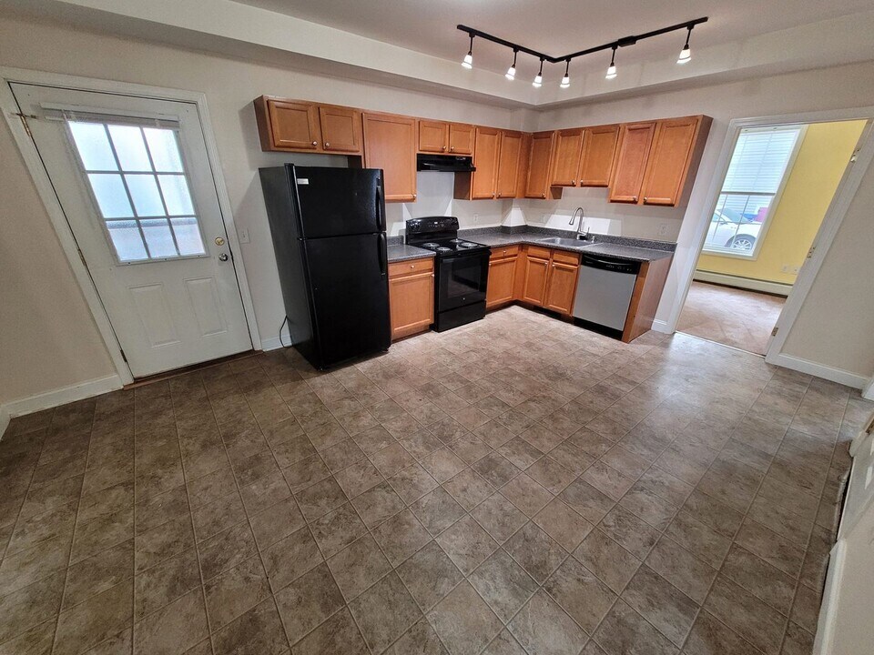 21 Jane St in Manchester, NH - Building Photo