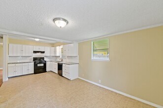 821 Miller St in Angleton, TX - Building Photo - Building Photo